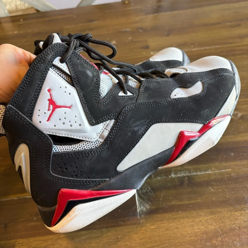Jordan True Flight Black Gray Red Basketball Nike Men’s 9 1/2 Air